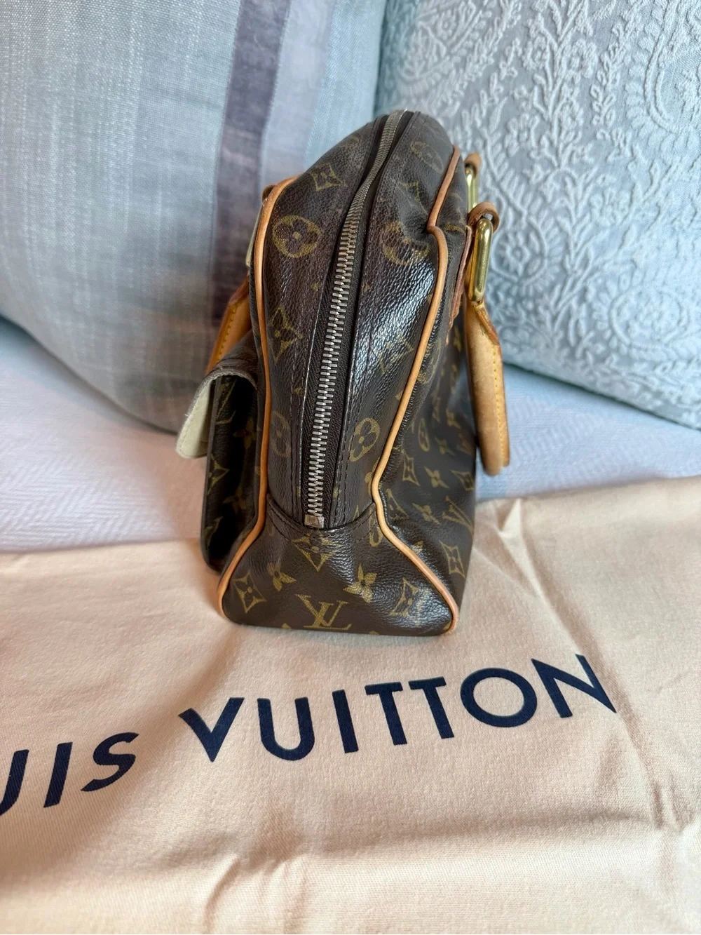 Authentic Louis Vuitton Manhattan PM Monogram Handbag – 2008